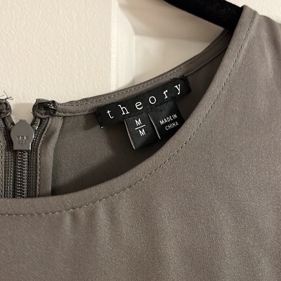 Theory 100% silk tank. Size M. - Picture 2 of 4